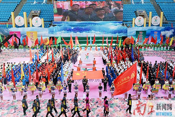 2017-09-18_084053_813860.jpg 2017.09.16南阳市运动会开幕(刘章 张乐)1.jpg