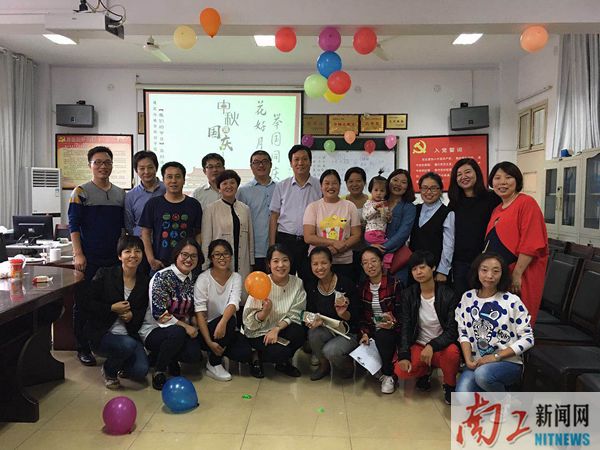 2017-09-28_091123_686898.jpg 中秋活动照片_副本.jpg