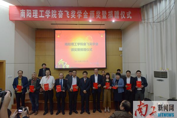 2017-10-08_093642_911826.jpg 2017.10.06生化学院捐赠仪式及奖学金签约3419_副本.jpg