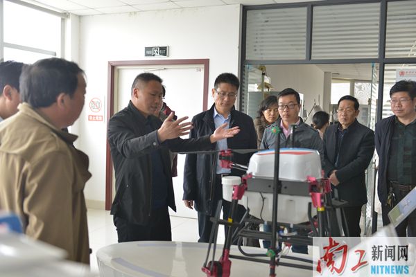 2019-03-29_102853_913633.jpg 2019.03.28 南阳市大型科研仪器共享工作会议代表来校考察(郭城志 李想 常梦梦) (9).JPG