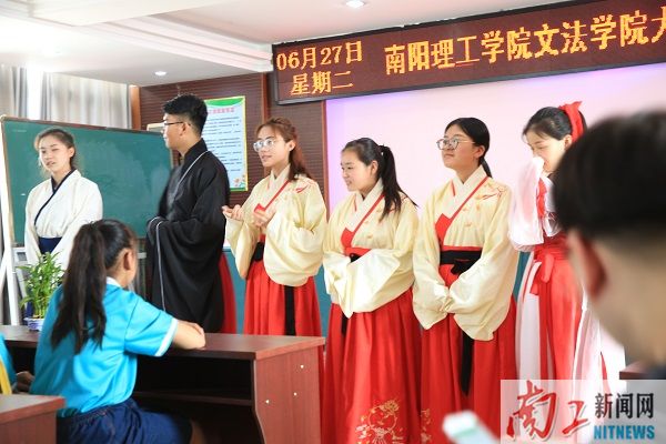 2017-07-01_074008_987054.jpg 传统文化进课堂.JPG