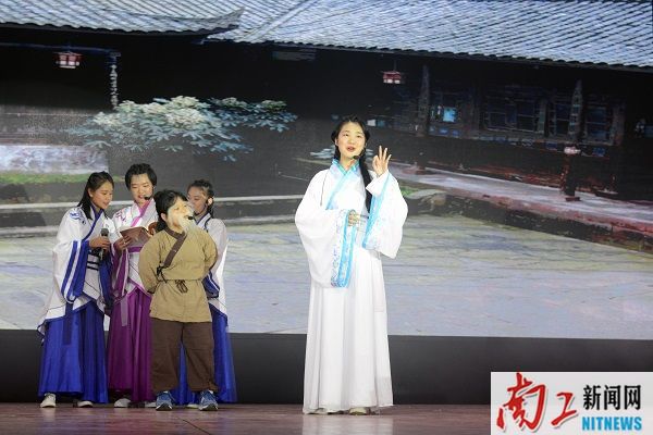 2018-10-31_155750_443410.jpg 2018.10.29张仲景国医国药学院迎新晚会(马百春) (36) - 副本.JPG