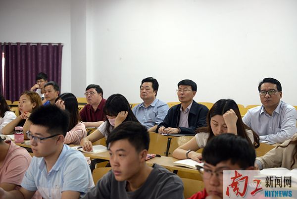 2017-05-11_170039_872620.jpg 2016.05.11校领导视察思政课.jpg