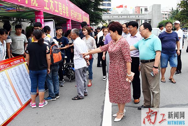 2017-09-09_110859_563486.jpg 看数理考研展板.jpg