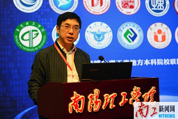 2017-10-27_214458_953150.jpg 湖南理工学院马克思主义学院院长高其荣.jpg