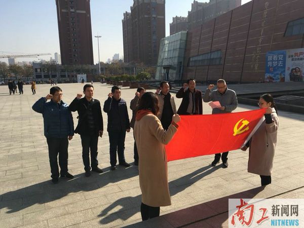 2017-11-27_174338_691275.jpg 参观鄂豫皖革命纪念馆.jpg